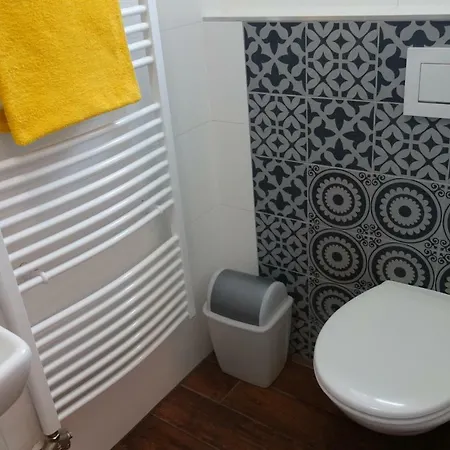 Хостел Bed & Breakfast Hostel Brno Брно